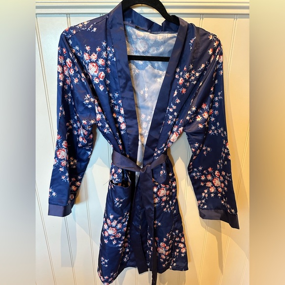 Morgan Lane Other - MORGAN LANE FAB FIT FUN Ladies Women’s Size Small Blue with Pink Flowers